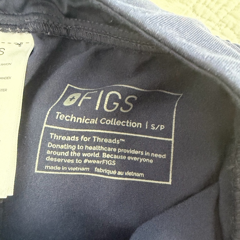 Navy Figs Small Petite Zamora Joggers - Picture 3 of 3